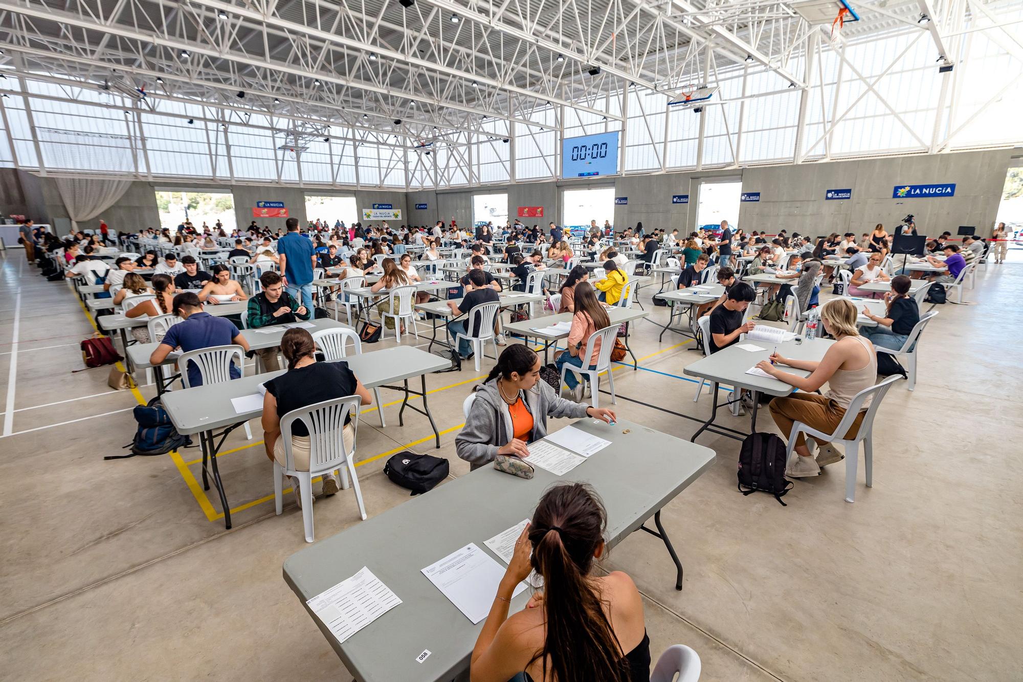 Arrancan las pruebas de acceso a la Universidad de 301 alumnos de Benidorm y La Nucia