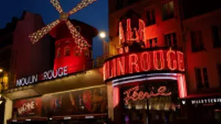 Vídeo | Colapsan las aspas del Moulin Rouge de París