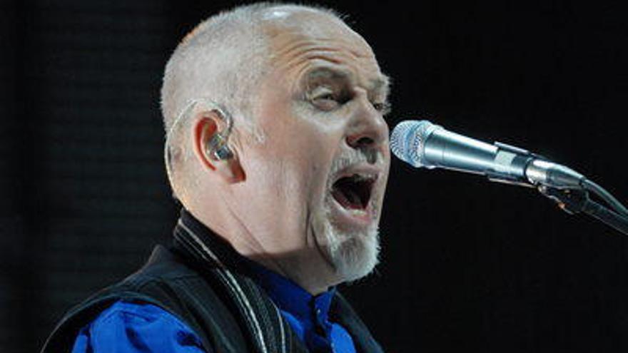 Fotografía de este 27 de marzo de 2009 en la que se observa al cantante británico Peter Gabriel durante su concierto en el Foro Sol de Ciudad de México.