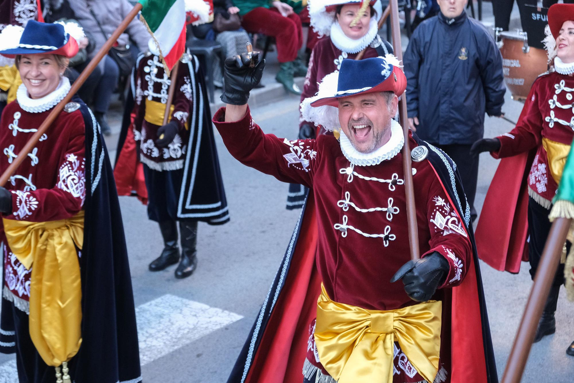 Así ha sido La Entrada en la vuelta de las fiestas de Moros y Cristianos de Sax