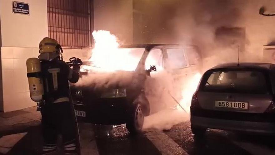 Arde una furgoneta en una céntrica calle de Arrecife