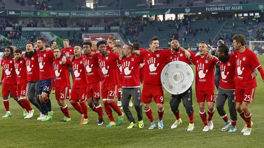 Los jugadores del Bayern de Múnich celebran el título de campeones de la Bundesliga.