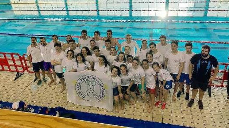 Los nadadores del Pabellón, el sábado en Pontevedra. // FdV