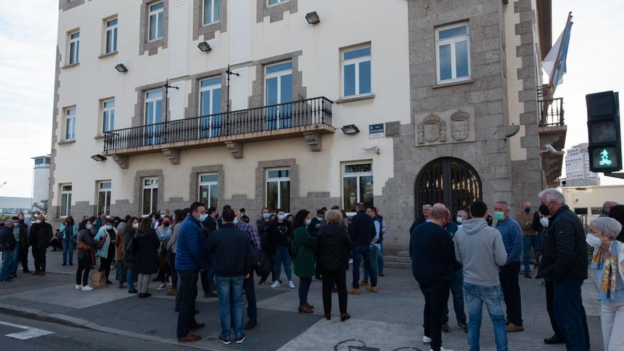 Concentración de ganaderos ante la Delegación del Gobierno en Galicia