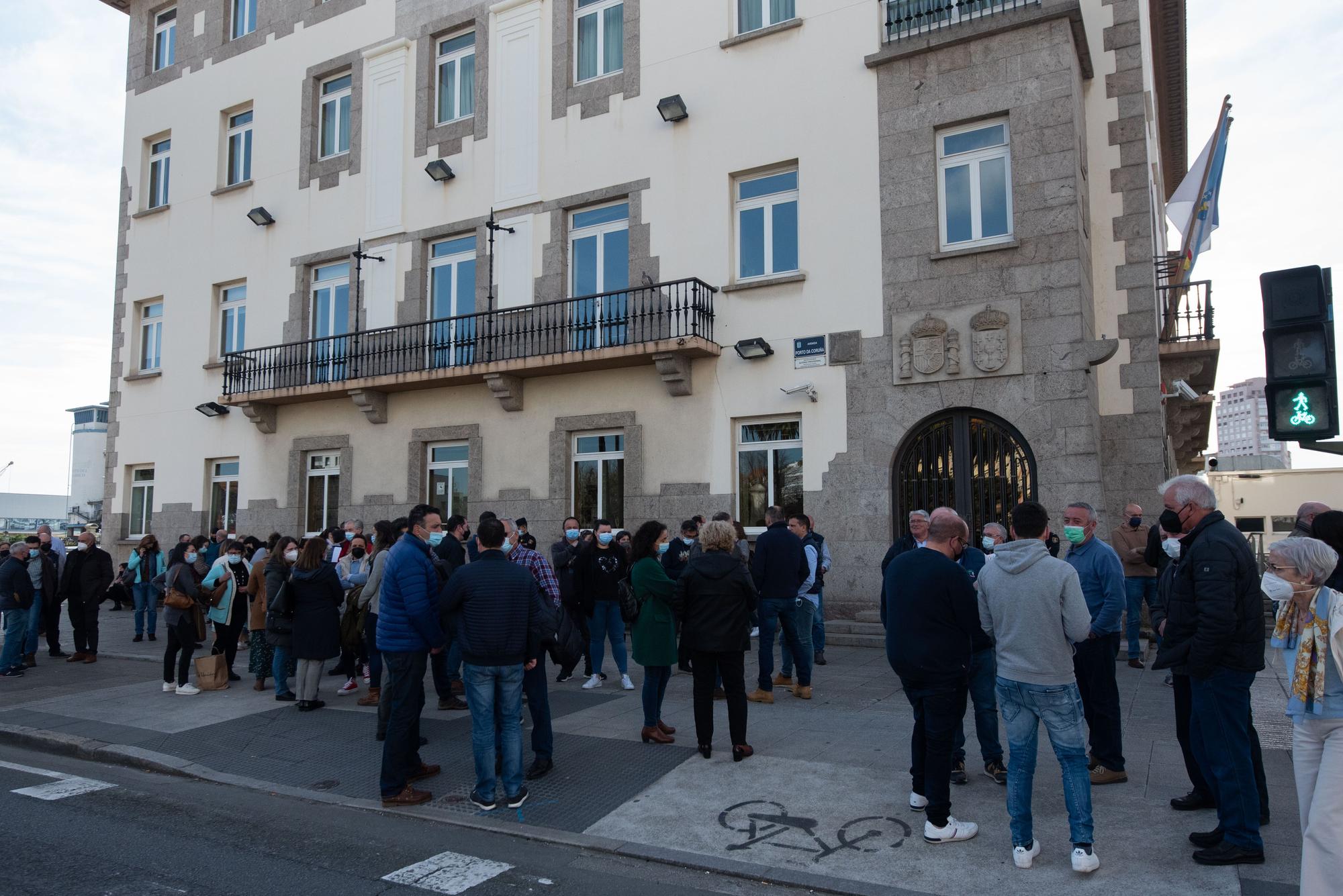 Concentración de ganaderos ante la Delegación del Gobierno en Galicia