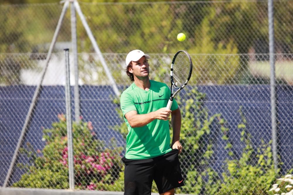 Nadal se aclimata a la hierba