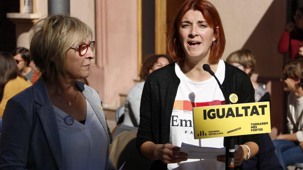 La candidata número dos de ERC en el Congreso, Carolina Telechea, y la candidata al Senado Mirella Cortés durante el acto de mujeres en Viladecans.