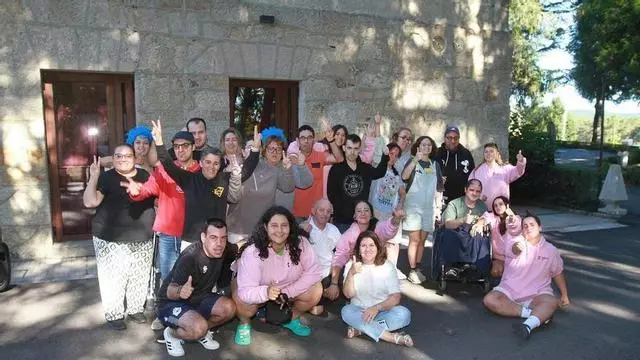Quince adultos, diez días y unas vacaciones hechas a su medida en O Carballiño