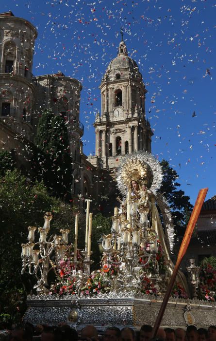 La Virgen del Carmen de Pedregalejo preside el Rosario de las Glorias