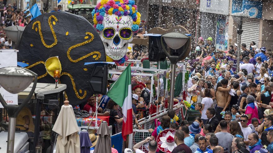 La Báscula del Ferreiro gana el concurso de carrozas de Santa Ana con un impresionante montaje dedicado a México