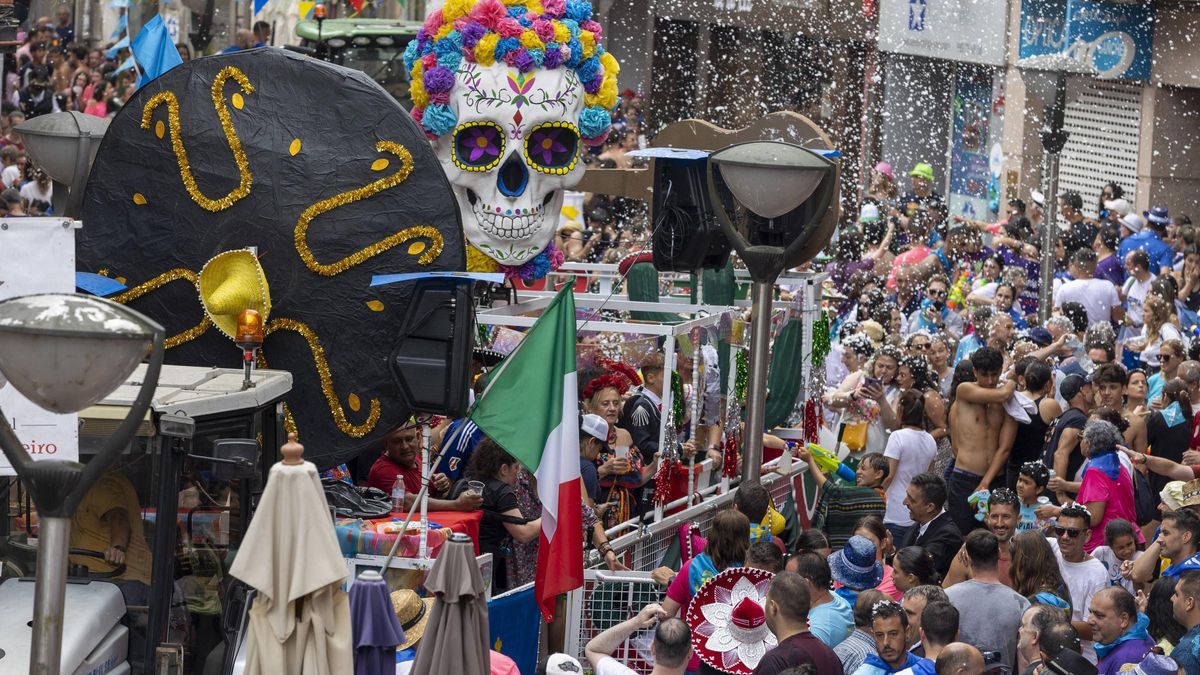 Así se vieron las carrozas de Santa Ana en el desfile de Grado