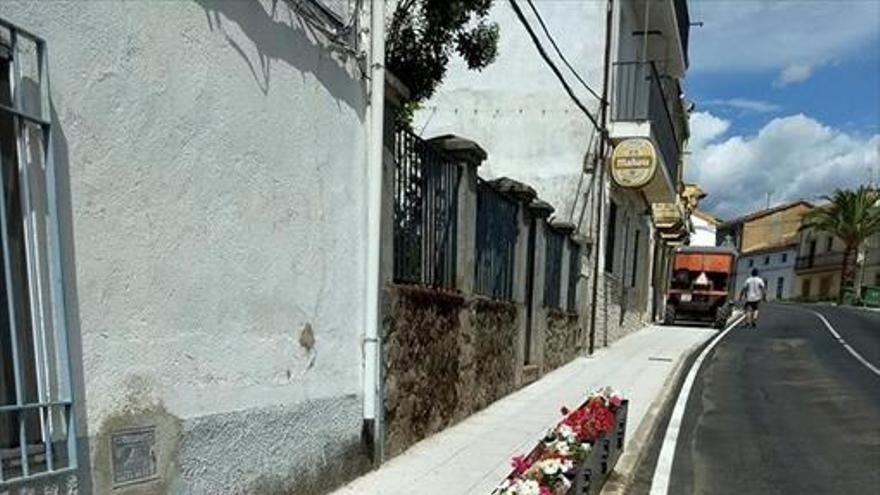 nuevas jardineras en robledillo de la vera