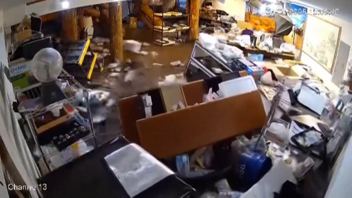 Un vídeo capta la entrada violenta del agua en un negocio durante la inundación en Ruidoso, Nuevo México