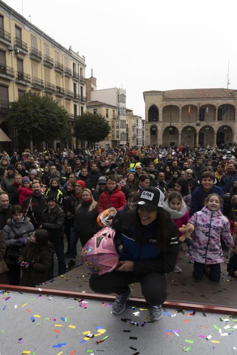 Recibimiento Sara García en la Plaza Mayor