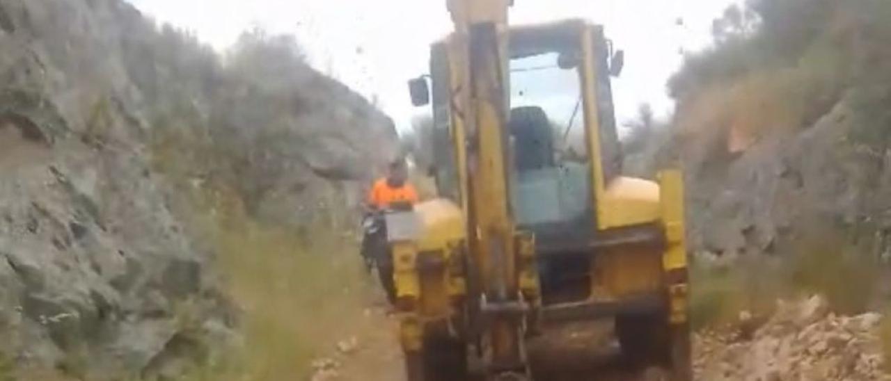 Trabajos de exhumación en una de las fosas comunes de la guerra civil en Extremadura