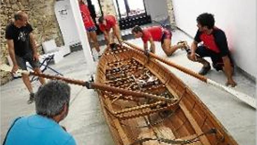 La Montserrat és la barca de fusta protagonista a l&#039;exposició.