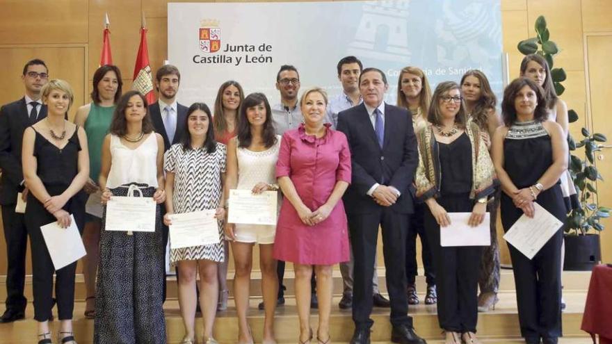 Rosa Valdeón y Antonio Sáez, en el acto de fidelización de residentes médicos.