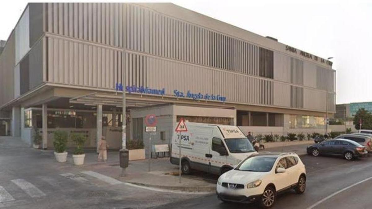 Fachada del hospital privado donde se decidió el traslado del menor.