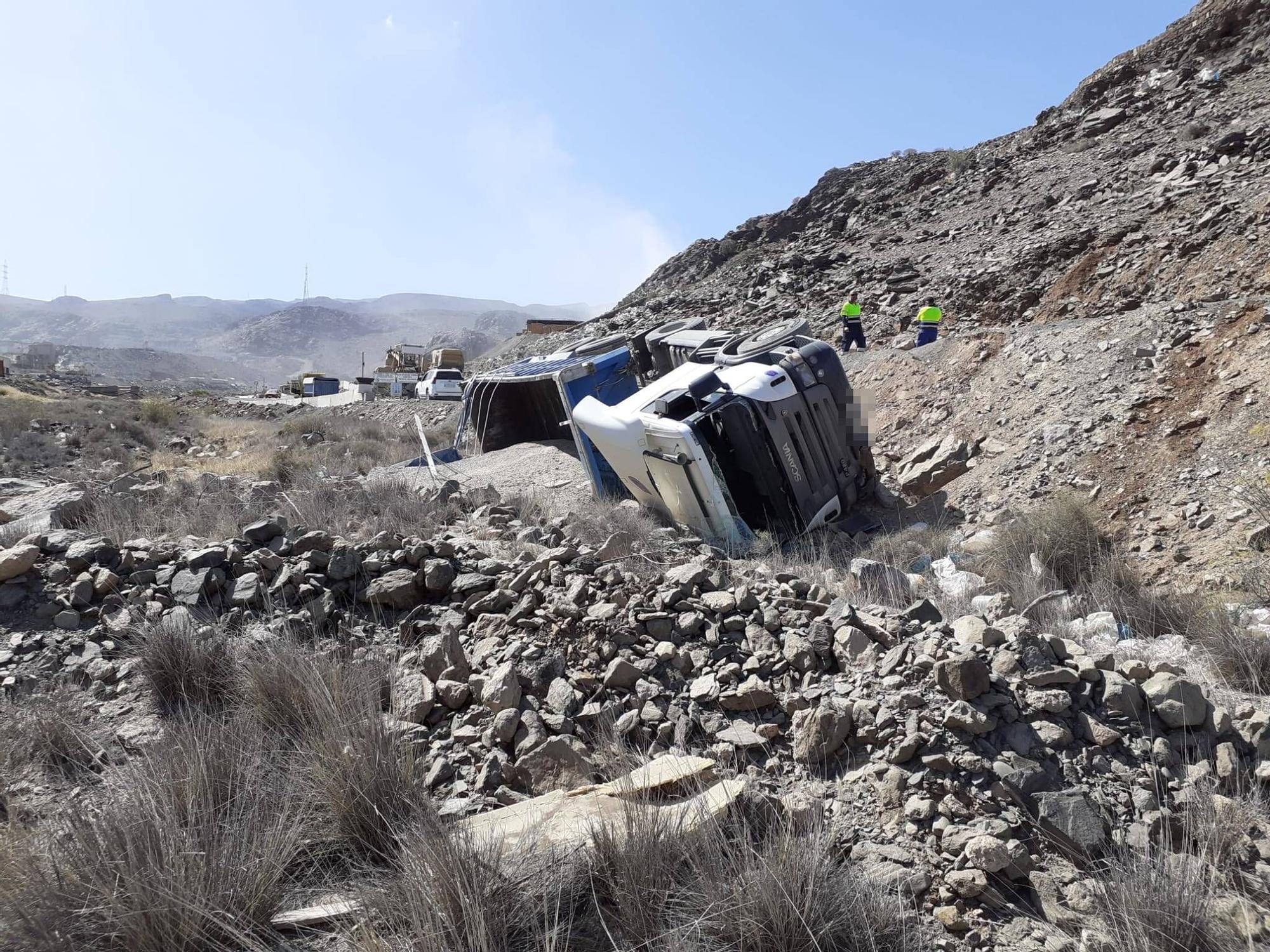 Vuelco de un camión en Juan Grande