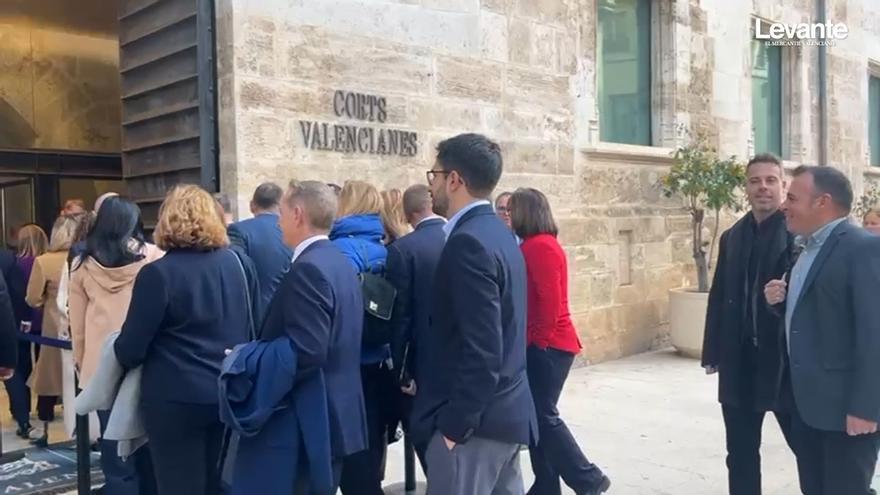 Los diputados socialistas llegan a las Corts con Pilar Bernabé al frente