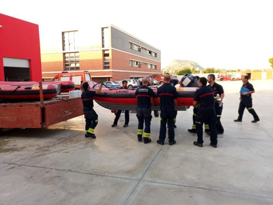 Bomberos y Protección Civil de Alicante participan en las labores de auxilio en la Vega Baja.