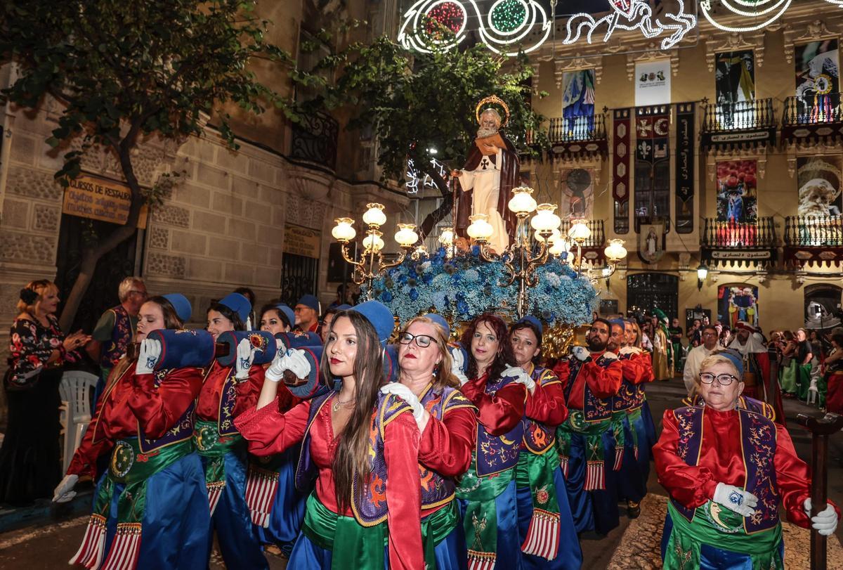 Así ha sido la procesión y traslado de San Antón a su ermita, último acto de las fiestas de Elda