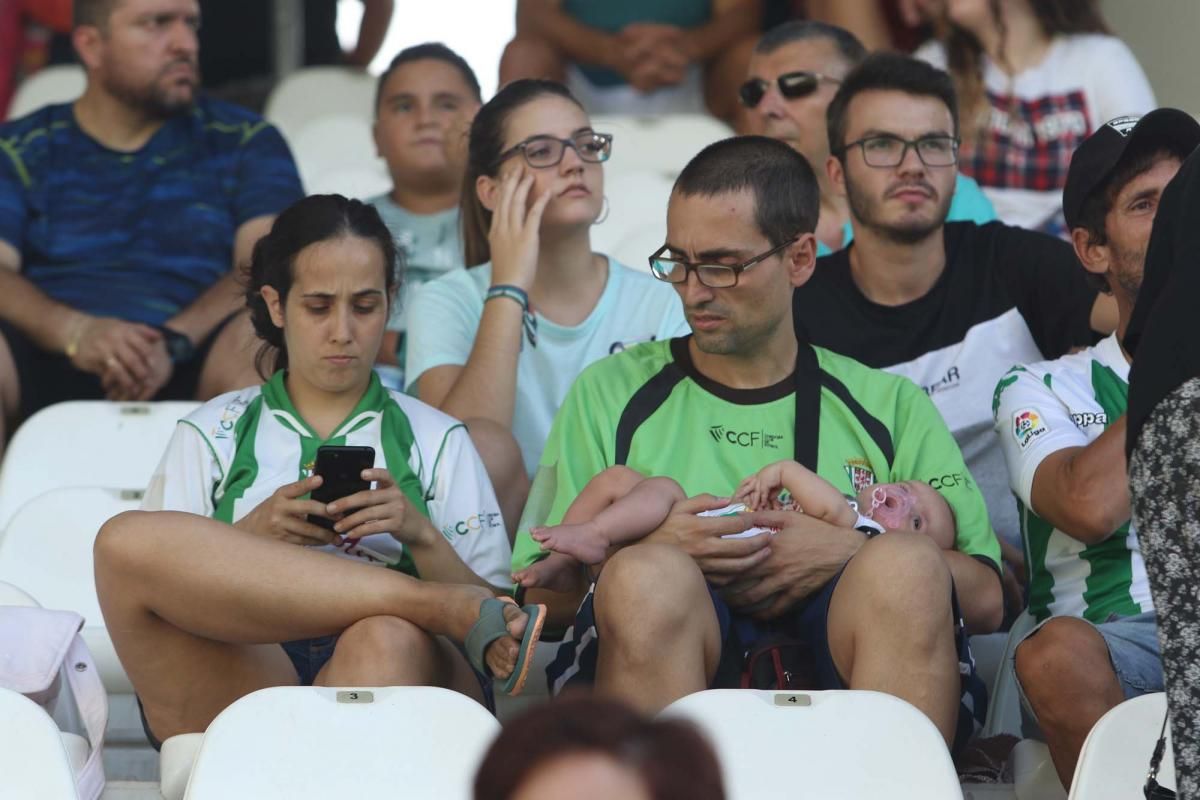 Los aficionados del Córdoba CF en el Arcángel