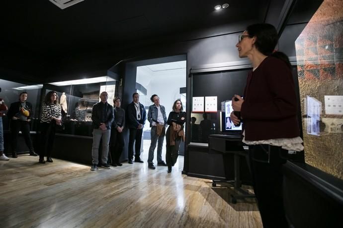 05.03.20. Las Palmas de Gran Canaria. 8M. Modelando identidades, en torno a las figuras de barro de los antiguos canarios. Museo Canario. Foto: Quique Curbelo  | 05/03/2020 | Fotógrafo: Quique Curbelo