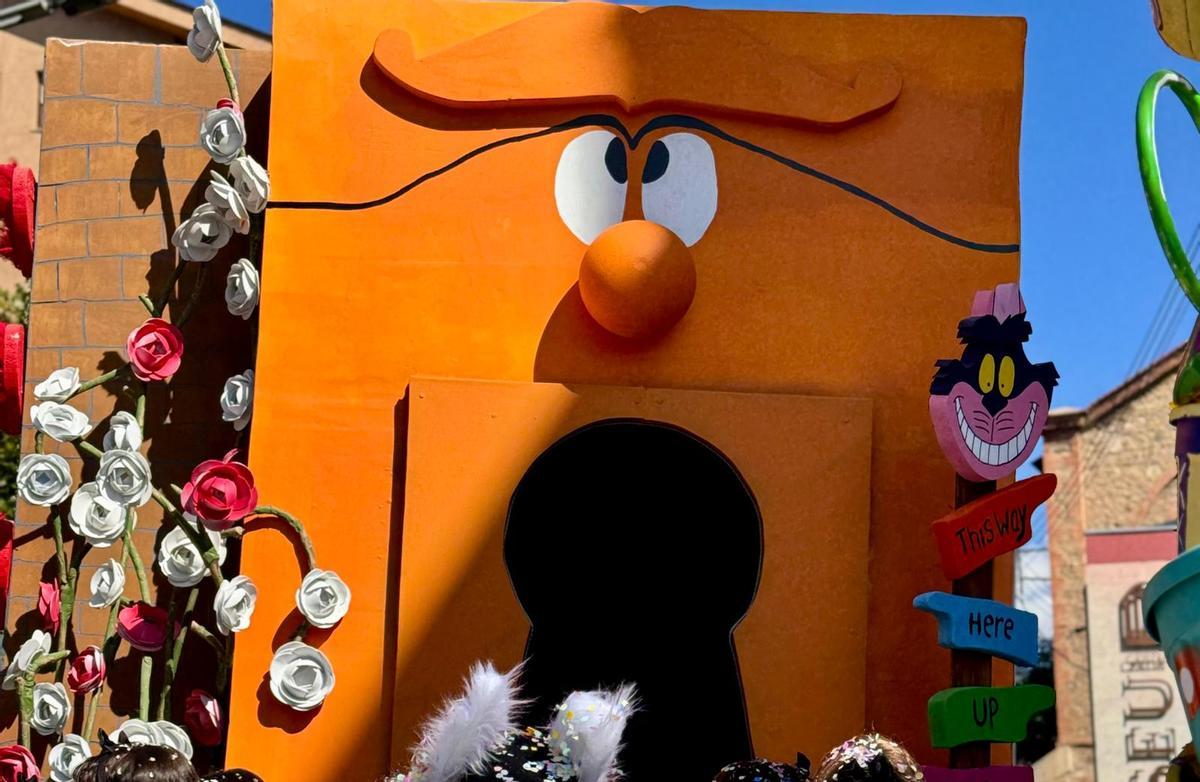 La desfilada de carrosses llueix a Puigcerdà amb tot el seu esplendor en els 140 anys de la Festa de l'Estany La desfilada de carrosses llueix a Puigcerdà amb tot el seu esplendor en els 140 anys de la Festa de l'Estany