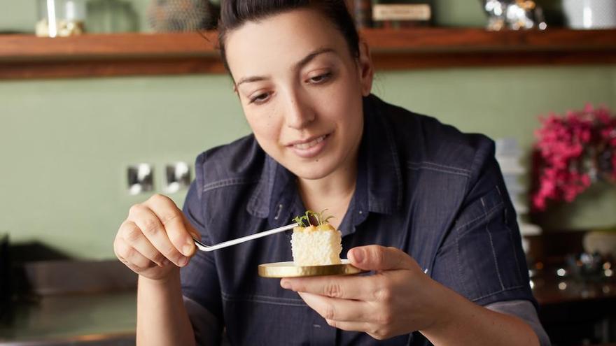 La chef extremeña que conquista Oriente Medio con los postres.