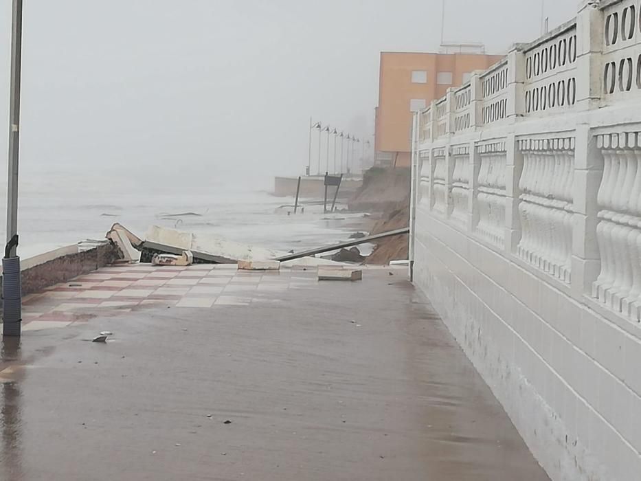 Destrozos en el paseo marítimo de El Perelló.