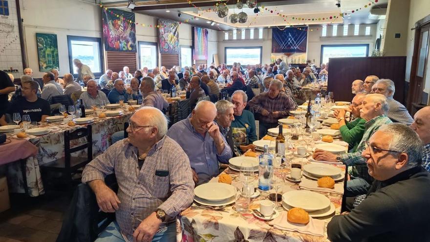 Una comida para muchos más que tres amigos | LNE