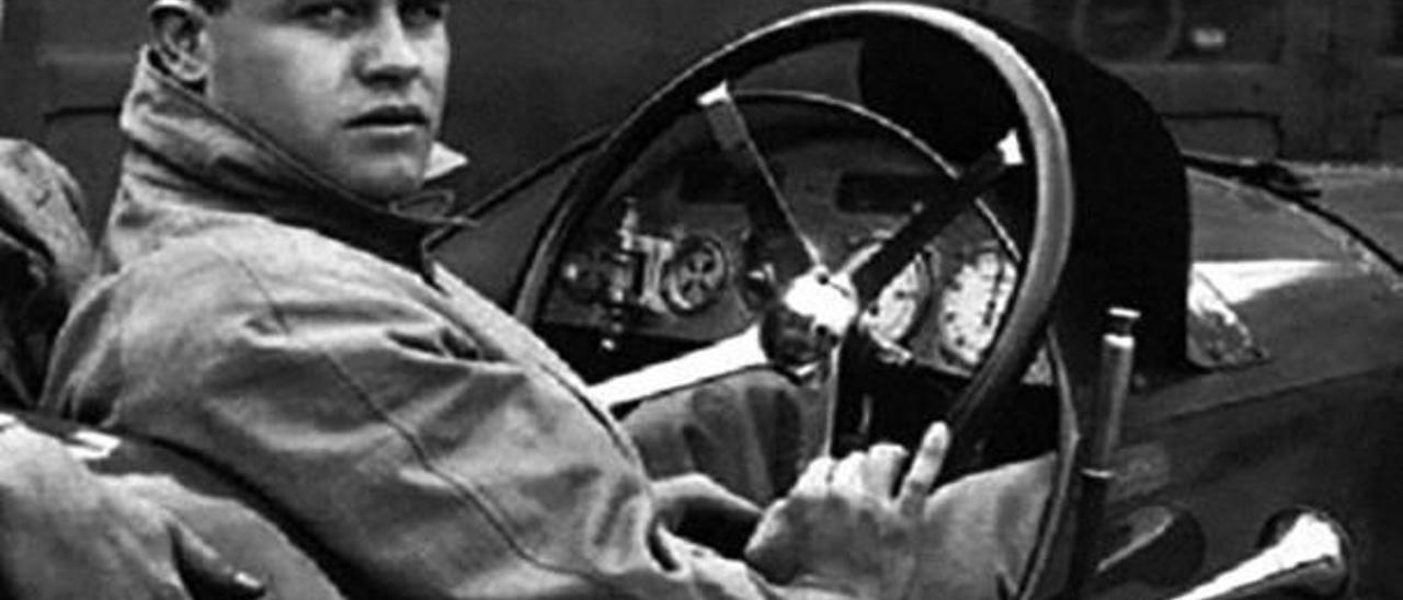 Martín Álzaga Unzué,
«Macoco», al volant d’un
cotxe de curses, la seva
passió, als anys 20.