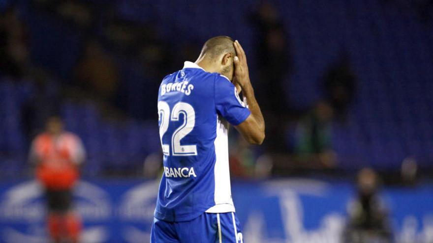 El deportivista Borges se lamenta al final del partido.