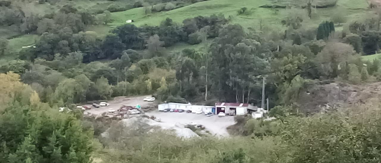 Vista desde la carretera AS-248 de la mina La Viesca.