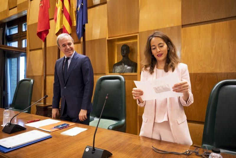 Pleno del Ayuntamiento y firma del dictamen para hacer frente a la crisis social