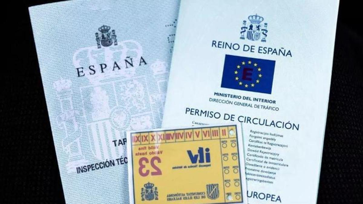 Quin document has de dur tant sí com no al vehicle?