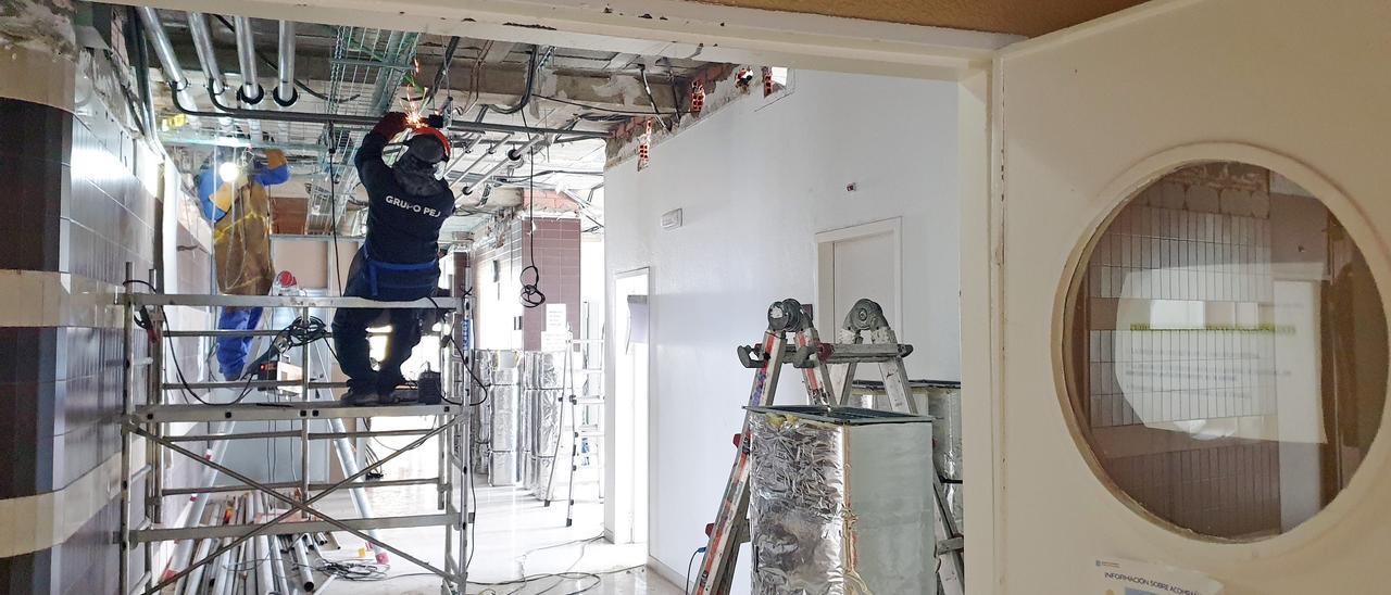 Obras para la instalación de un sistema de climatización en el área de hospitalización del Meixoeiro.