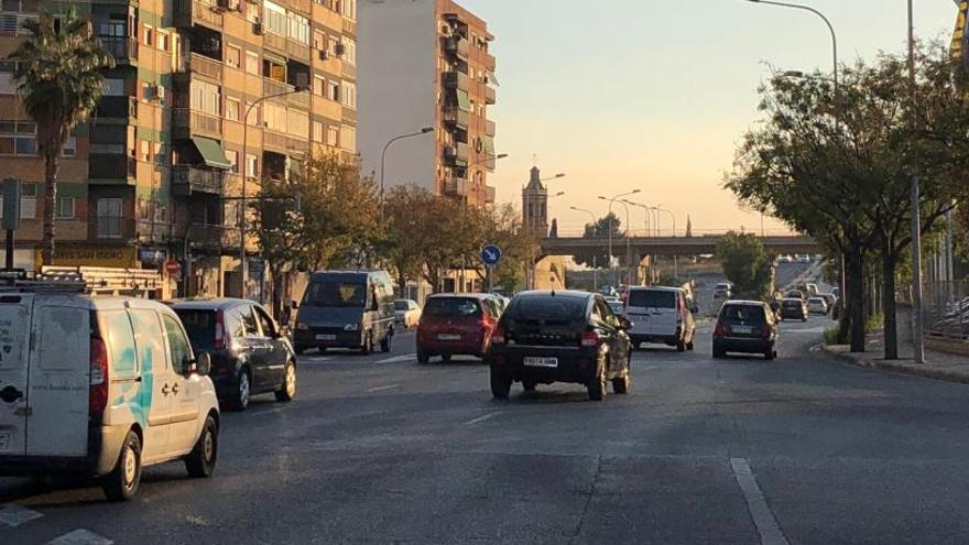 Las obras de la V-30 obligan a circular 5.000 coches más diarios por el casco urbano