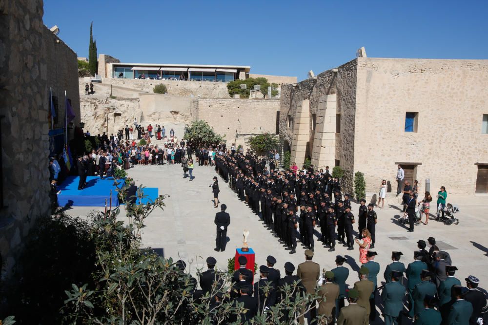 Un momento del acto de la Policía en el Castillo de Santa Bárbara.