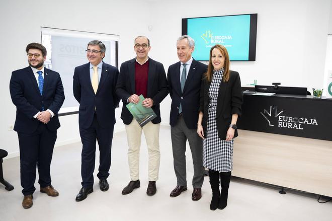 Galería | Visita del alcalde de Cáceres a la primera oficina de Eurocaja Rural en Cáceres