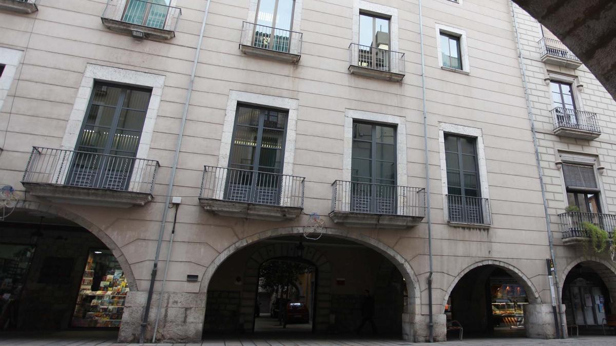 Casa Carles, seu del Bisbat de Girona, en una foto d'arxiu.