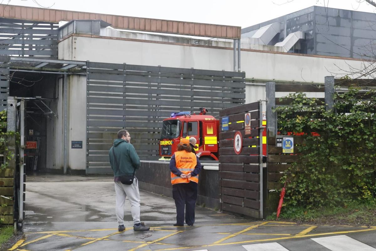 Un incendio en el centro comercial de As Cancelas obliga a evacuar el edificio