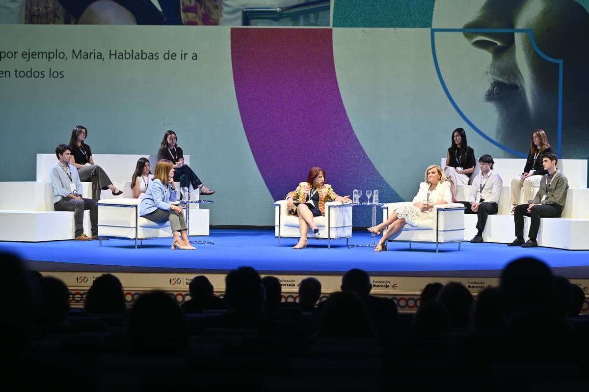 Sheema Sen Gupta y María Neira, durante su intervención en el congreso.