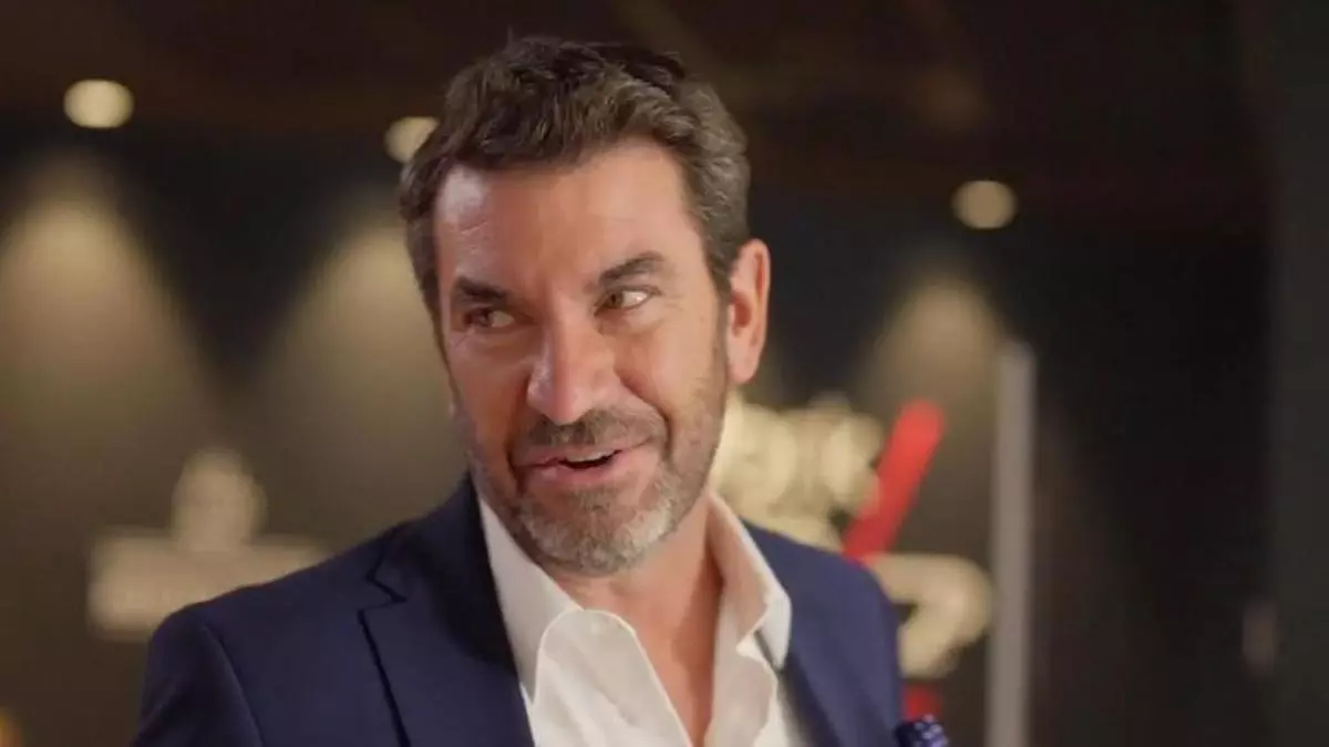 Entre risas y cafés, así pasa las horas Arturo Valls en la serie ‘Café para Cinco’