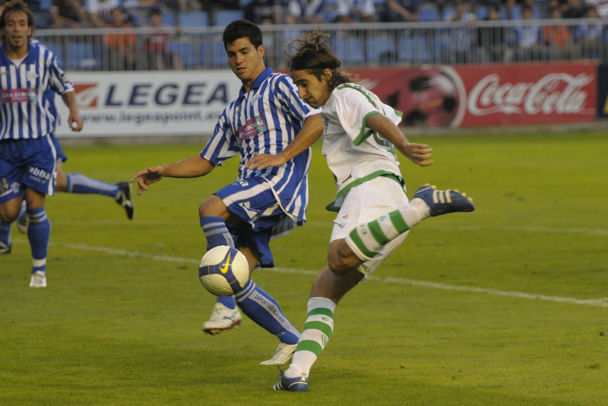 Gastón Casas, del Córdoba CF, en un partido ante el Alavés en 2008.