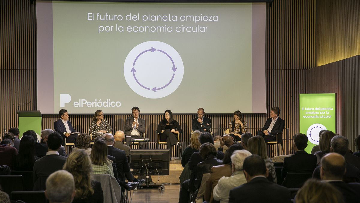 La segunda mesa redonda contó con la participación de varios representantes empresariales