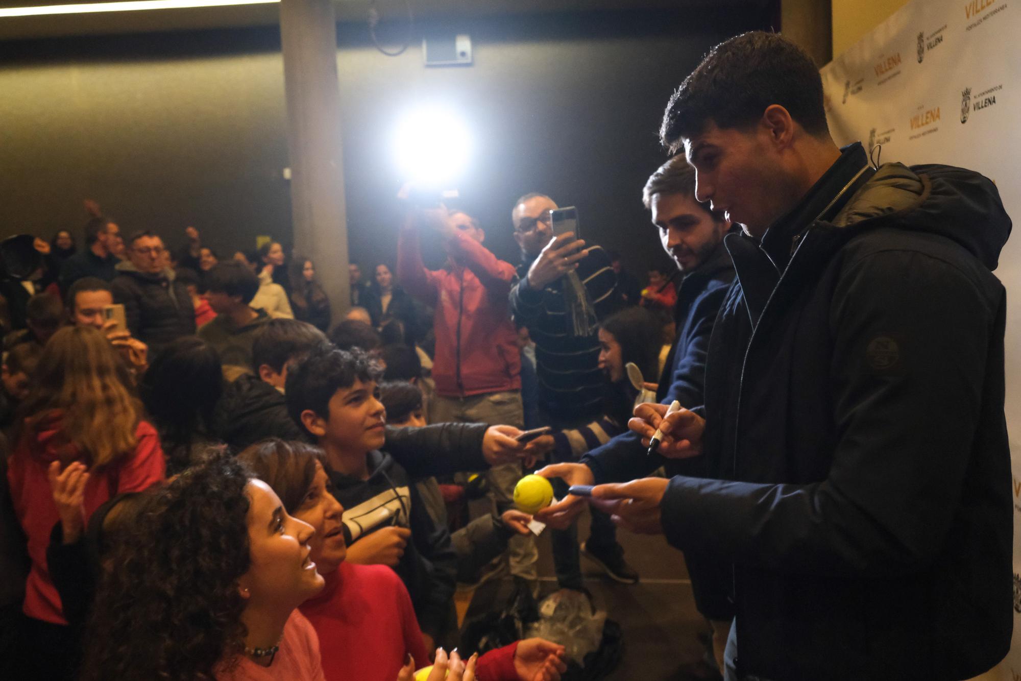 Carlos Alcaraz levanta pasiones en Villena