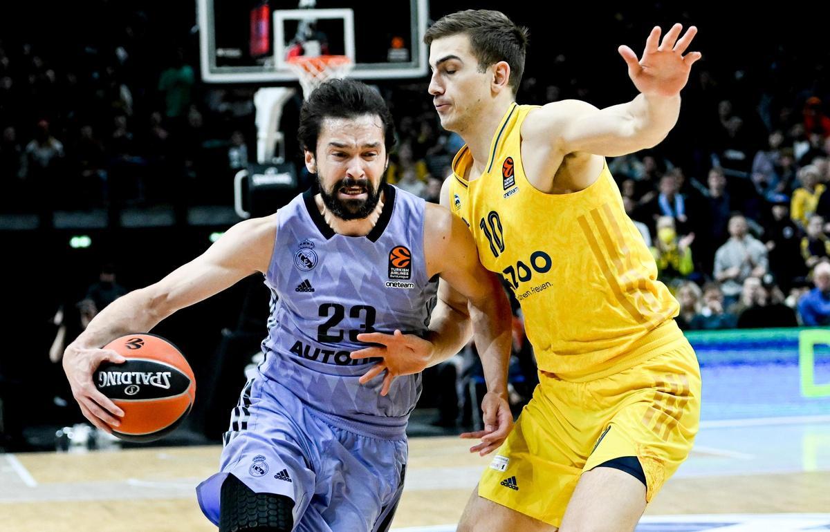 Llull, en una acción del partido ante el ALBA Berlín