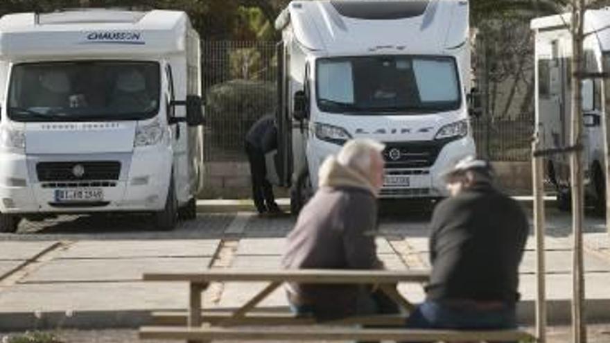 El aparcamiento de autocaravanas del Grau cuenta actualmente con 20 plazas.